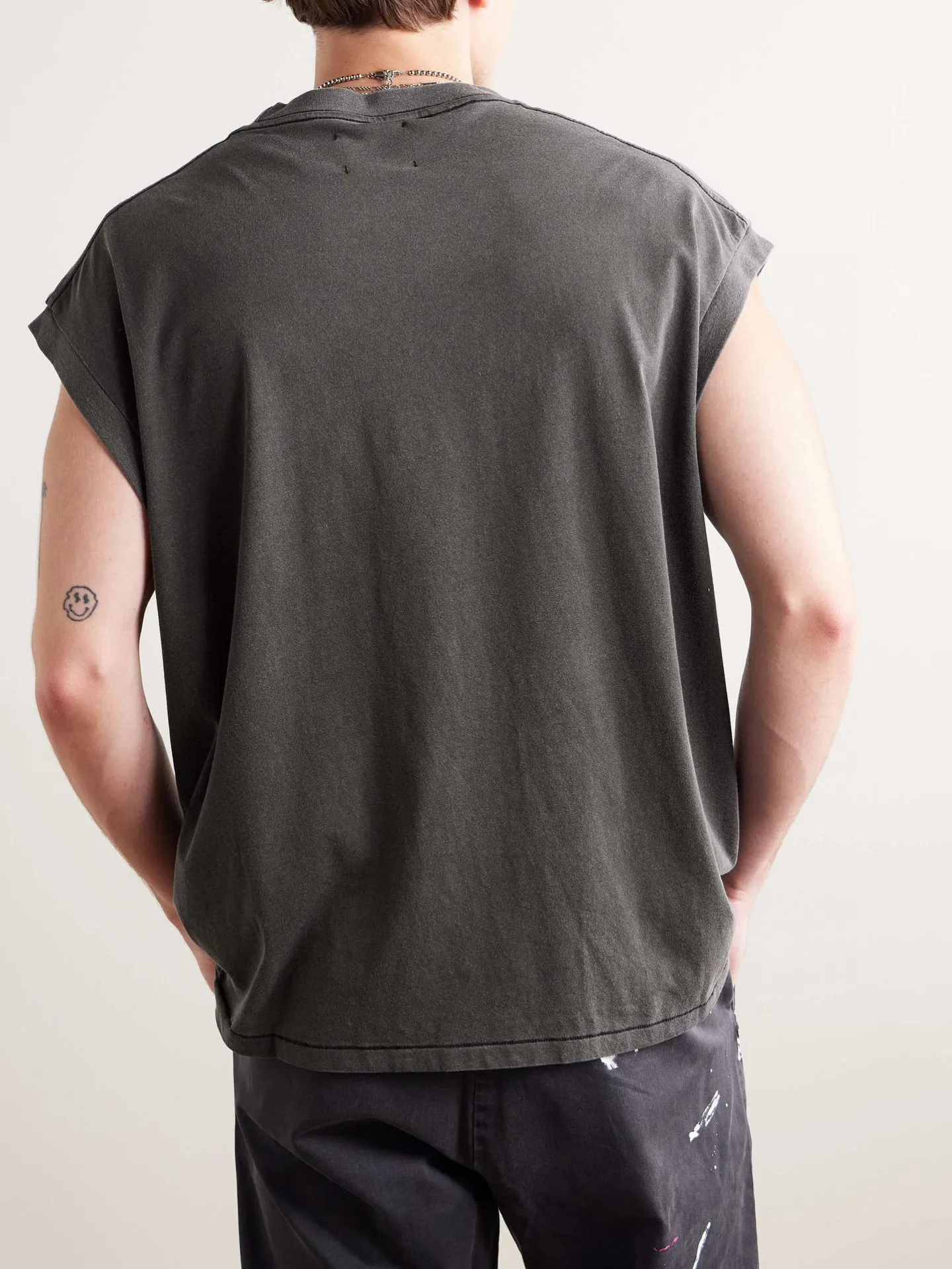 GALLERY DEPT. AUGI SLEEVELESS TEE/VINTAGE BLACK/NAVY/WHT English pocket sleeveless vest TEE Washed black/navy blue/white S-XL Same as the original version Super comfortable summer brushed lightweight material No sense of comfort on the upper body Loose and crisp fit Comfortable and breathable